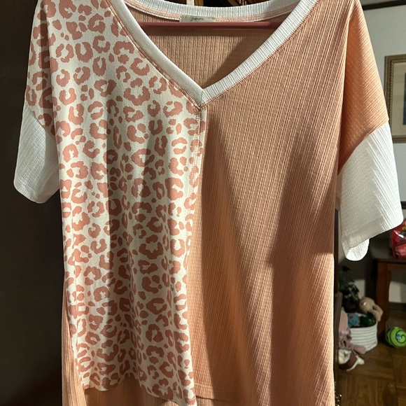 Leopard Print V-Neck Women's Top - Peach and White - Picture 1 of 4